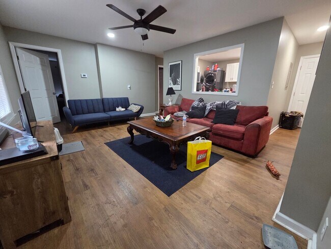 Building Photo - 4/2 apartment off of Milledge