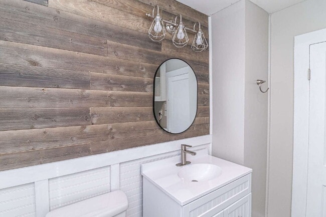 Building Photo - Newly Renovated Brick Ranch! Convenient Goldsboro location close to US Hwy 117/US Hwy 70!