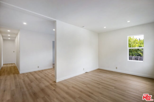 Building Photo - 1720 N Ave 45