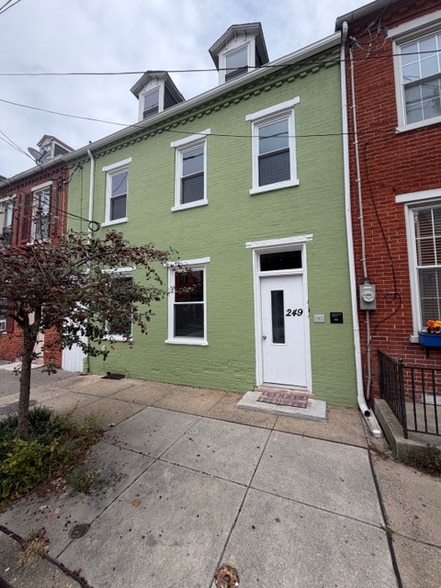 Primary Photo - 249 N Mulberry St