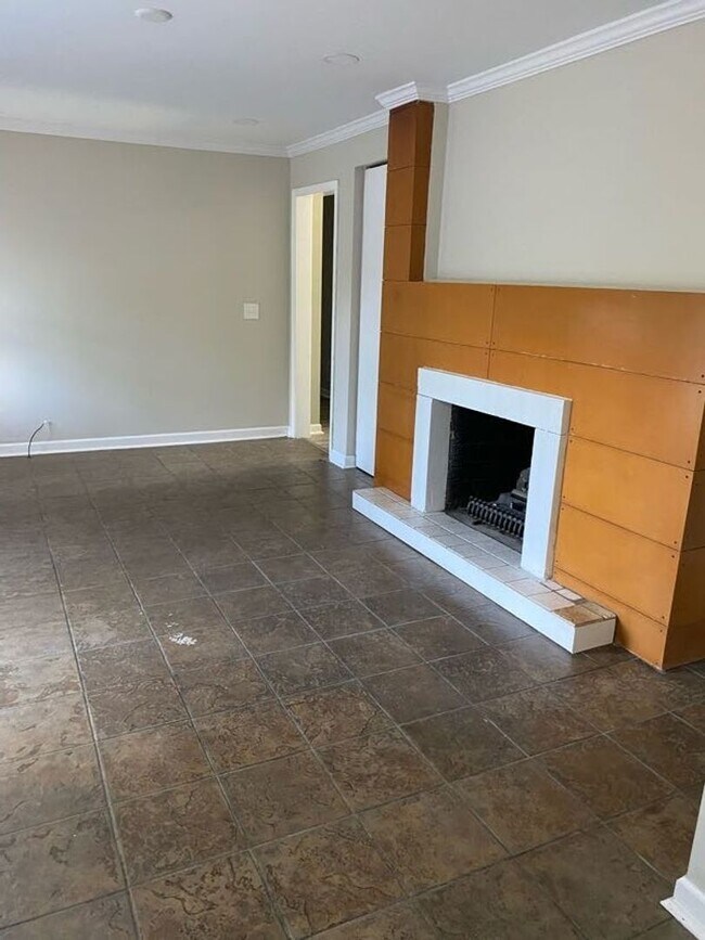 Building Photo - Beautiful Home FOR RENT