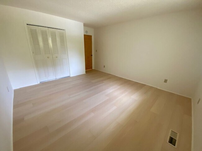 Building Photo - 11755 Tam O'Shanter Dr