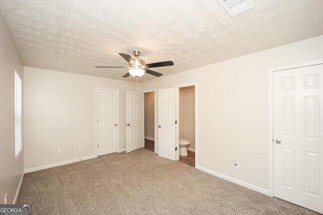 Building Photo - 1479 Steam Engine Way NE