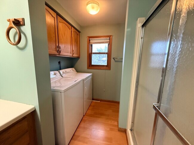 Building Photo - 303 W Pieronnet St