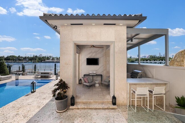Building Photo - 176 S Hibiscus Dr
