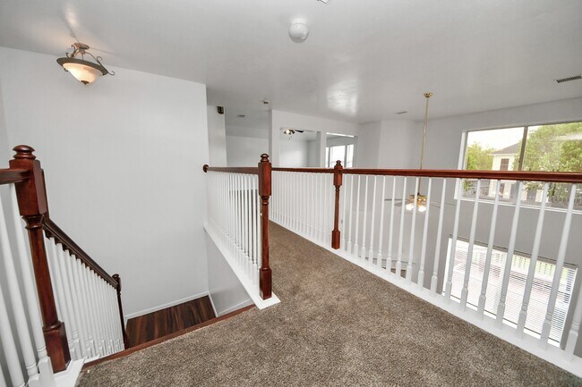 Building Photo - 1605 Spring Glen Ln
