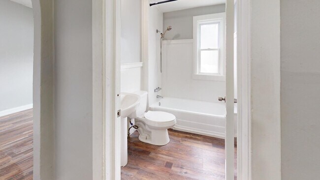 Building Photo - 3523 Walton Ave