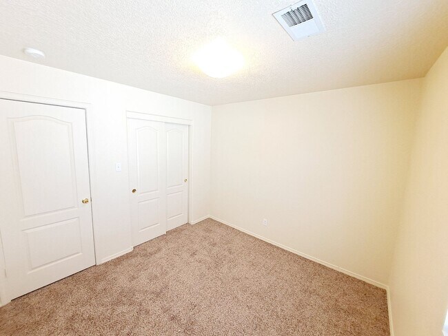 Building Photo - Gorgeous 4-bedroom, 2-bath home featuring two spacious living areas