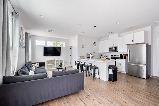 Building Photo - 3806 E Polk St