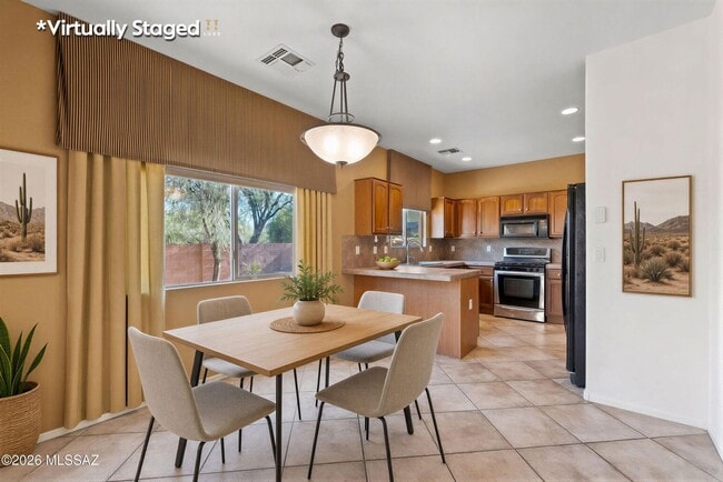Building Photo - Two Story 3 Bed/2Bath in Paseo Del Rio