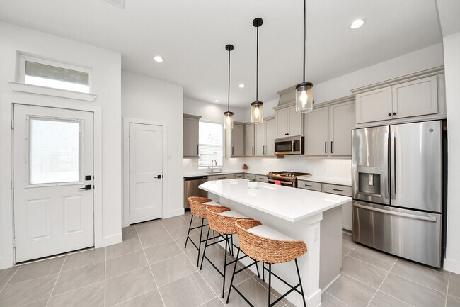 Building Photo - 1522 Crystal Stream Dr