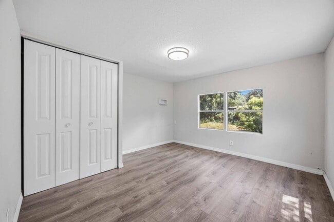 Building Photo - 6437 Spinner Dr