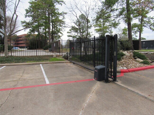 Building Photo - 14351 Torrey Chase Blvd