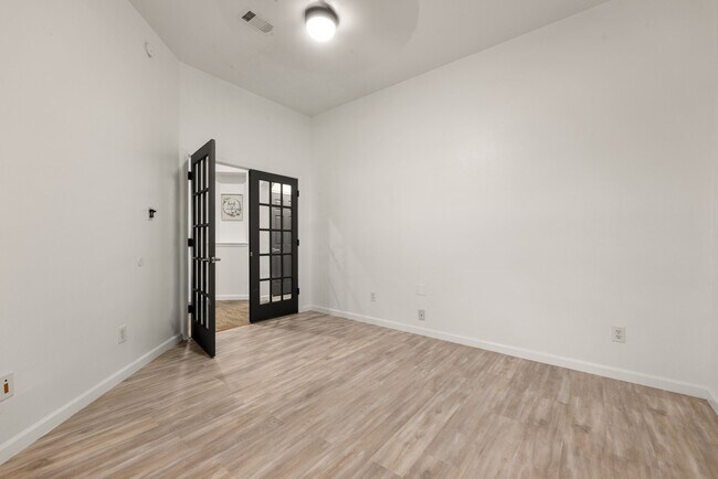 Building Photo - 3538 Lakeaires Ln