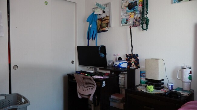 Building Photo - 4 bedrooms 3.5 baths townhome in South San Diego