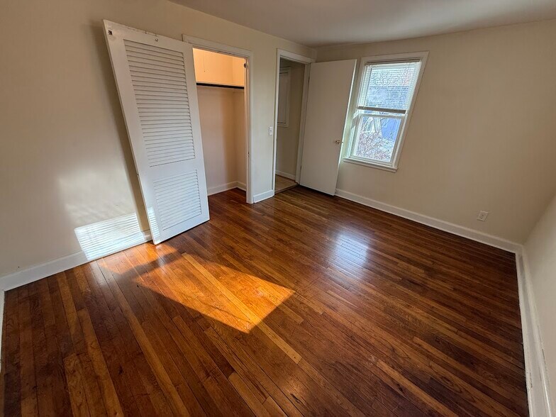 Building Photo - 509 Oak St