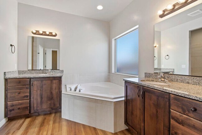 Building Photo - 1706 Honeycomb Dr