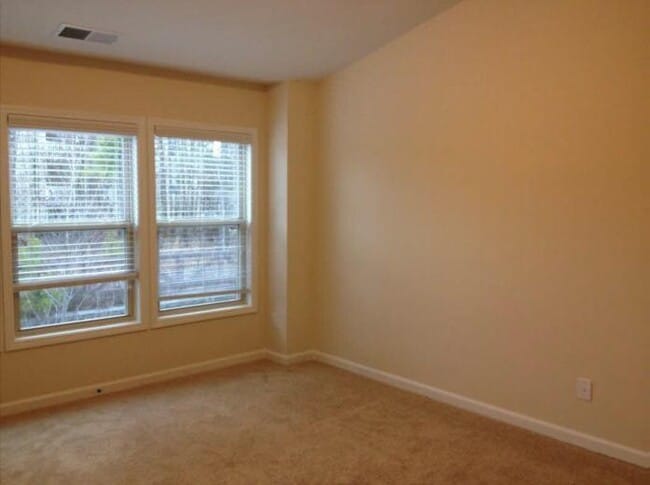 Building Photo - 2100 Greencrest Cir