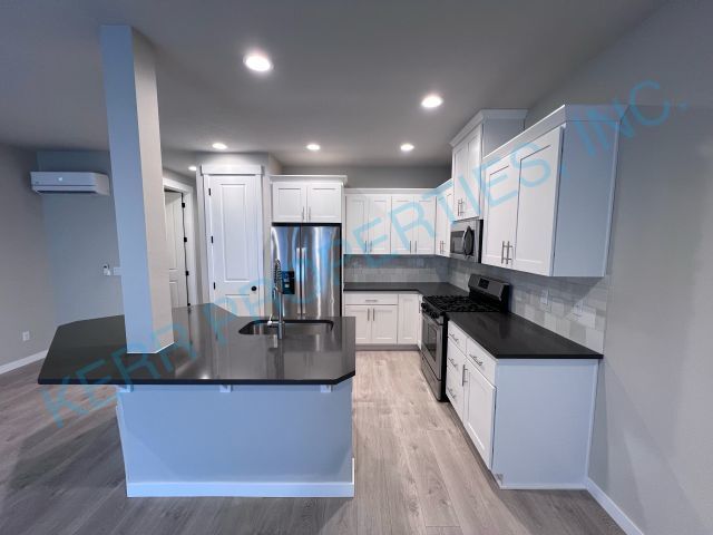 Building Photo - FREE RENT! 3 Bd / 2.5 Bth - Electric Firep...