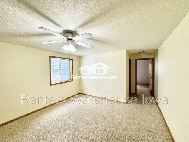 Building Photo - 2011 E 1st Ave