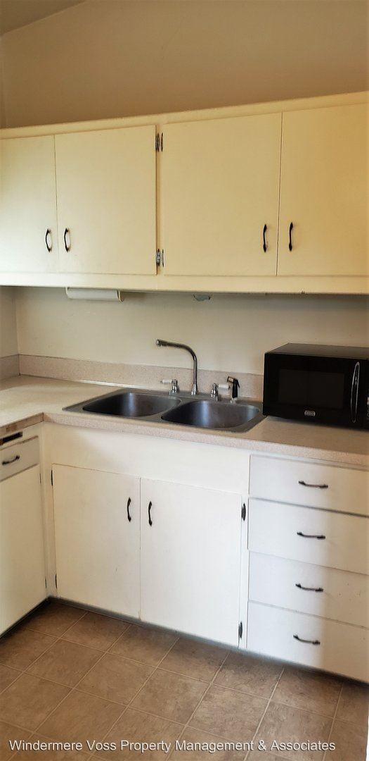 Primary Photo - 9510-9512 SE 41st Ave