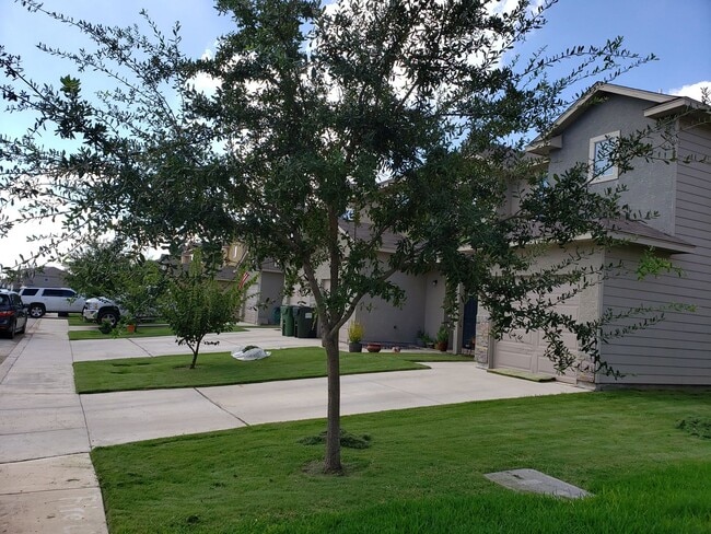 Building Photo - Town home for rent