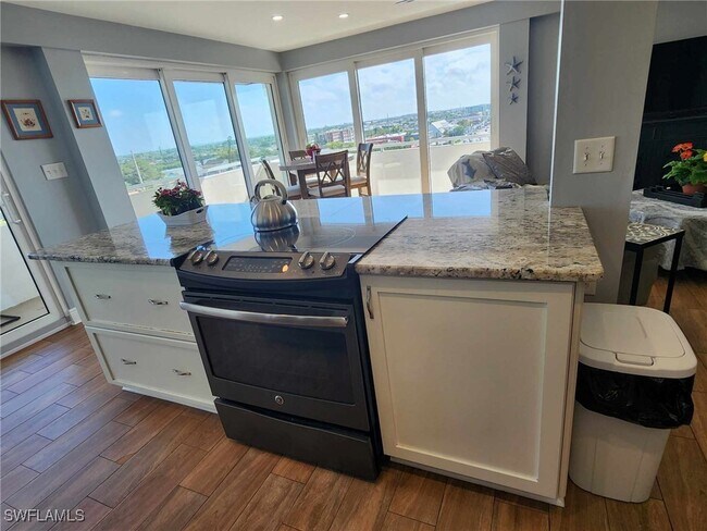 Building Photo - 4803 Sunset Ct