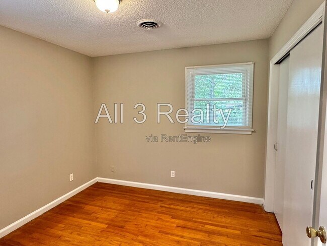 Building Photo - 1149 Beth Manor Dr