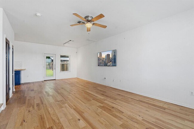 Building Photo - 2720 Oak Springs Dr