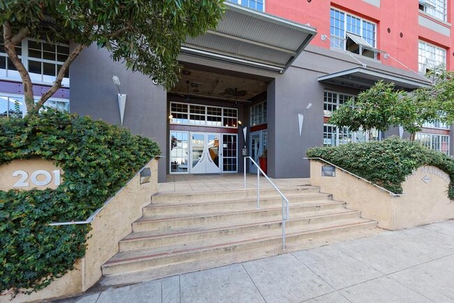 Building Photo - 201 4th St