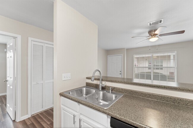 Building Photo - 516 Hollyhock st