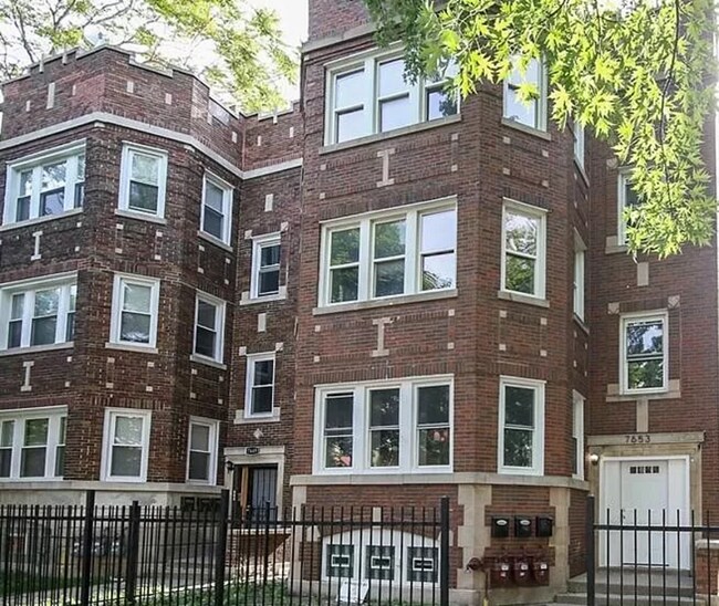 Building Photo - 7653 S Essex Ave
