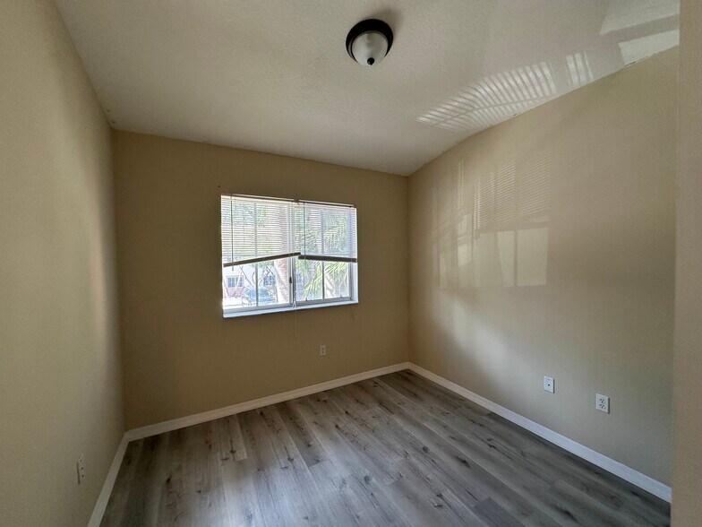 Building Photo - 1261 SE 31st Ct