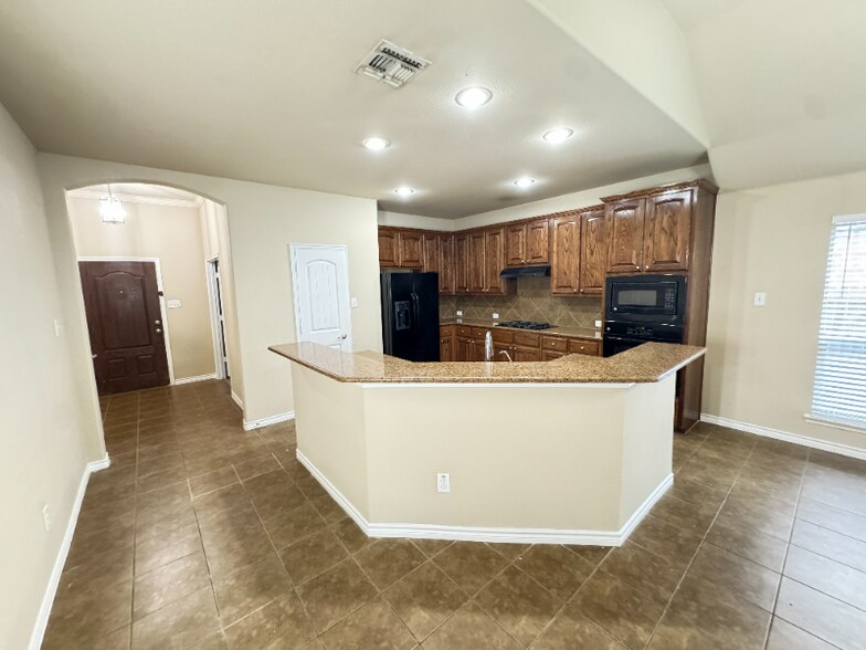 Building Photo - 10509 Sandy Mountain Dr