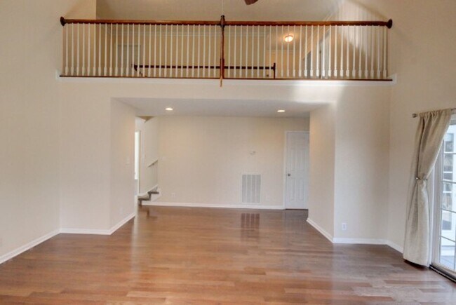 Building Photo - 3 Bedroom 2.5 Bathroom Home w/ Bonus Room!