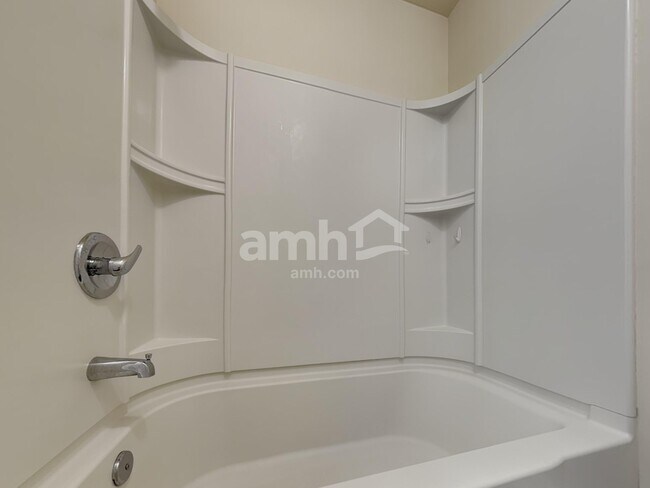 Building Photo - 202 Monarch Way