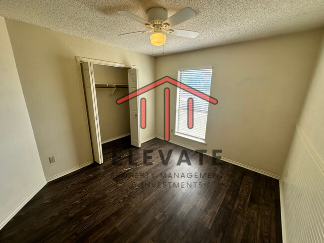 Building Photo - Cozy 2 bed/2bath duplex nestled in Moore E...