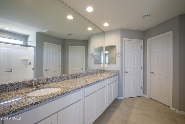 Building Photo - 8956 W Luke Ave