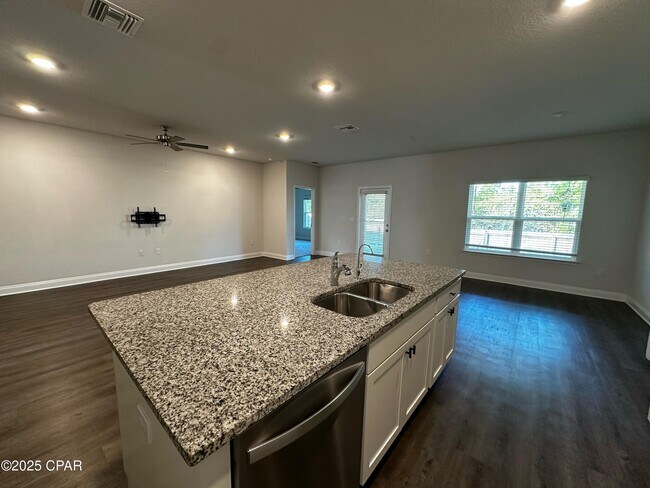 Building Photo - 529 Cove Villa St