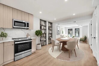 Building Photo - 18 E 13th St