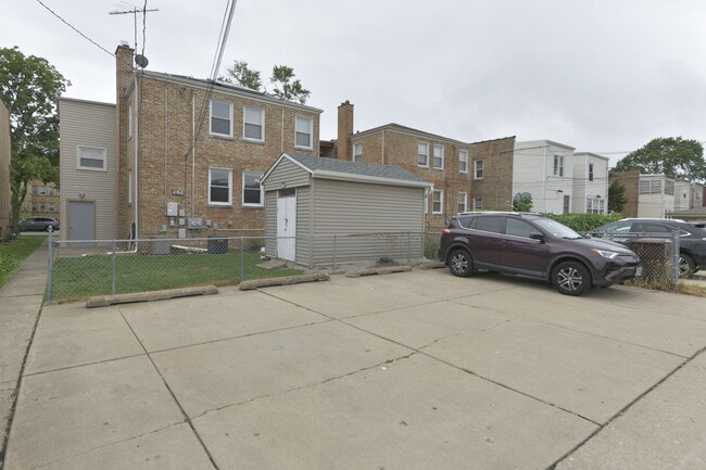 Building Photo - 4914 Louise St