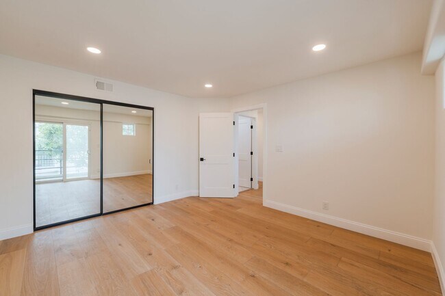 Building Photo - Beautiful Hermosa Beach Townhome Rental!