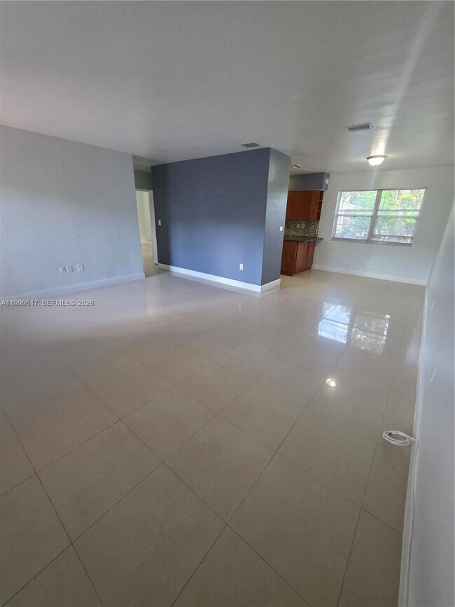 Building Photo - 2832 SW 37th Ave