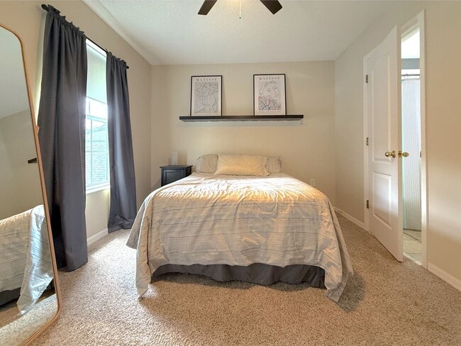 Building Photo - Spacious 5BR/3.5BA Home with Huge Backyard...