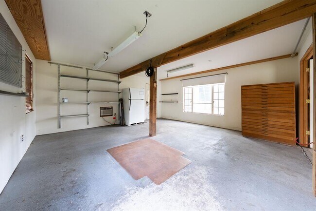 Building Photo - 512 E 49th St