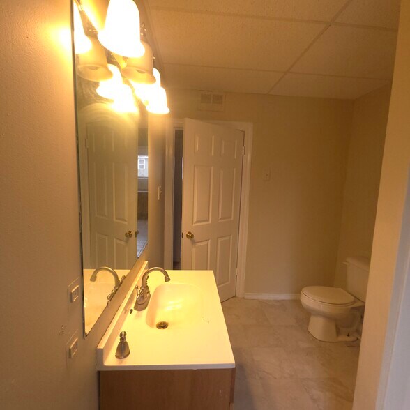 Building Photo - 121 Northampton Ave