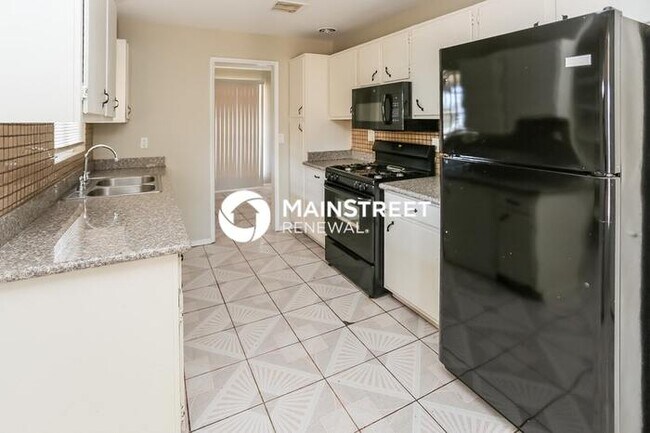 Building Photo - 3 Bedroom Pet-Friendly Home in Phoenix, AZ with Main Street Renewal