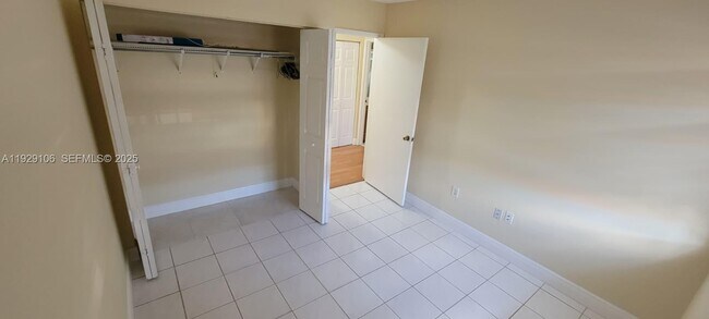 Building Photo - 11470 NW 4th Ln