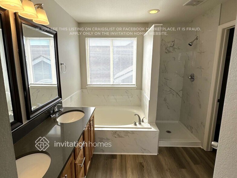 Building Photo - 2420 S Halifax Way