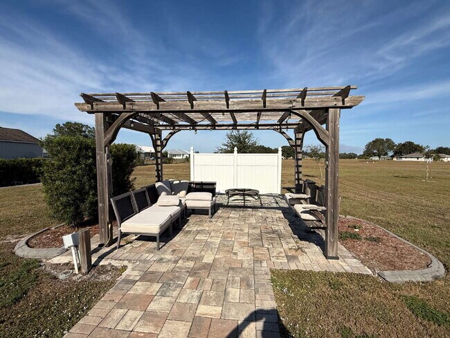 Building Photo - 3-bedroom, 2-bathroom